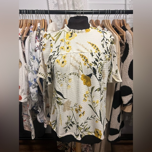 NWT Floral Print Women's Top - Yellow and White - Picture 2 of 3